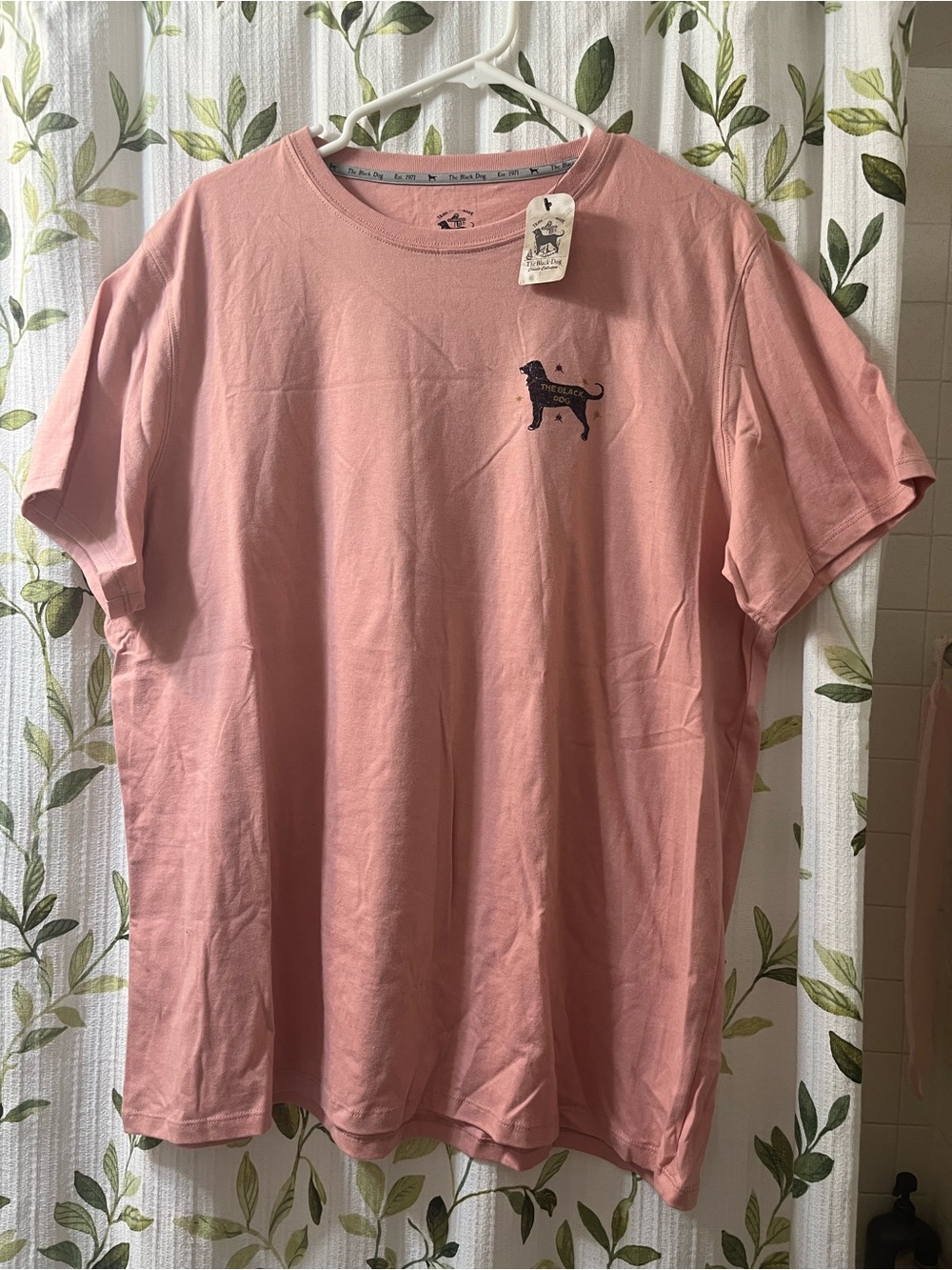 The Black Dog “Hooked on Sardines” Tee – Palo Rosa – Women’s XXL